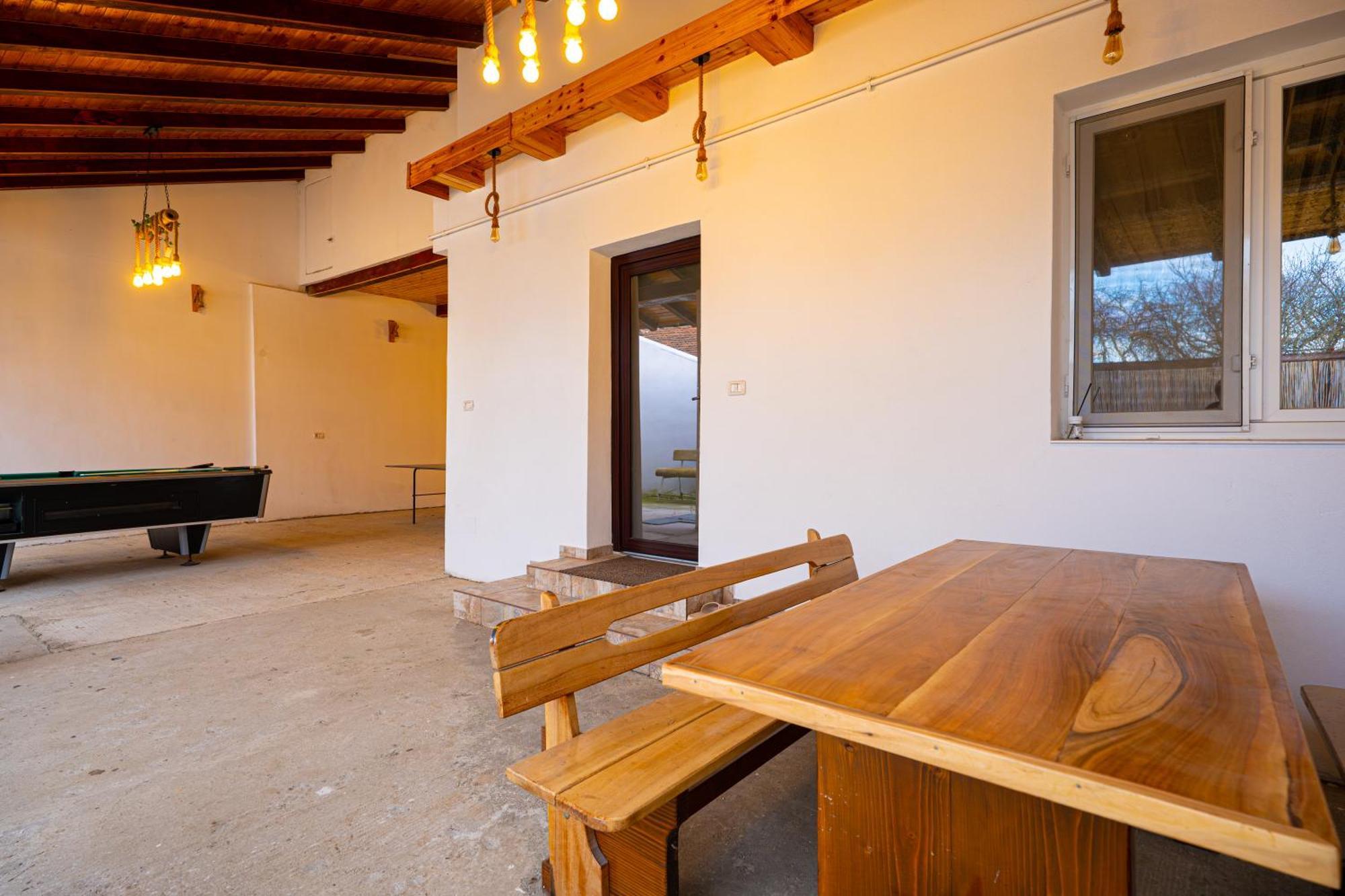 Aly&Emy Villa Caransebeş Exteriör bild