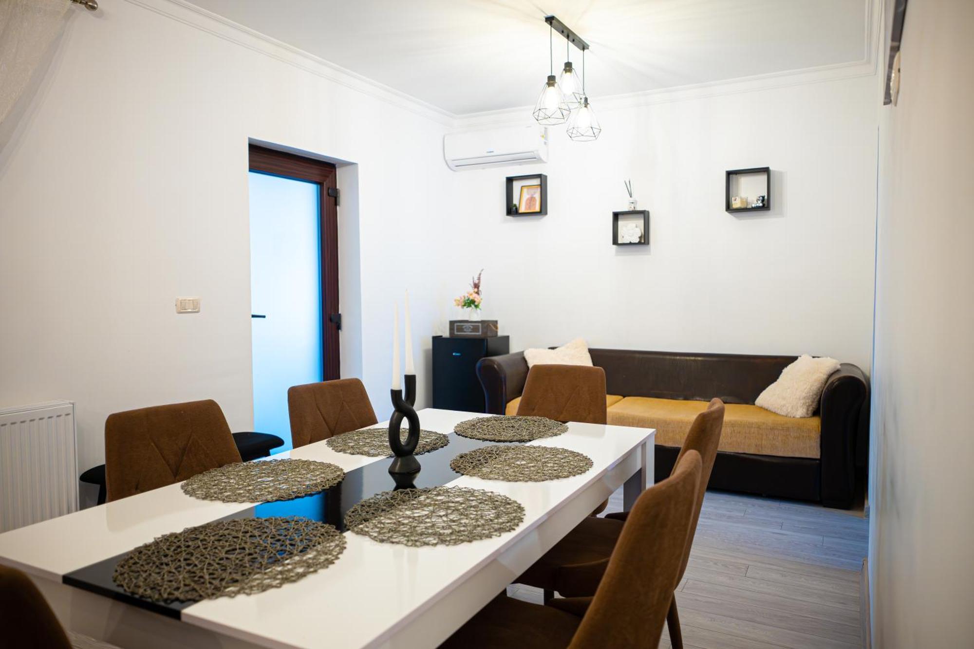 Aly&Emy Villa Caransebeş Exteriör bild