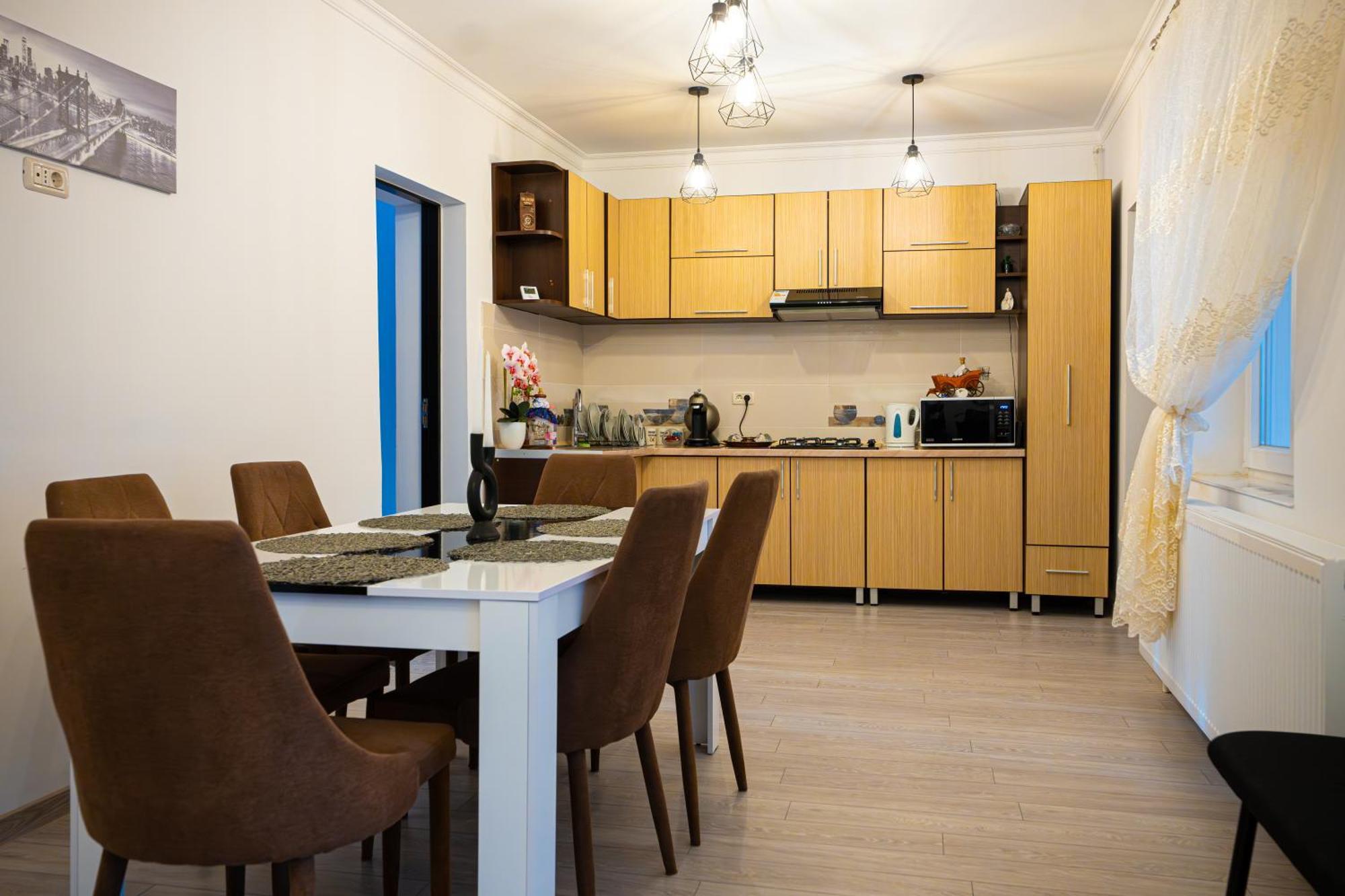 Aly&Emy Villa Caransebeş Exteriör bild